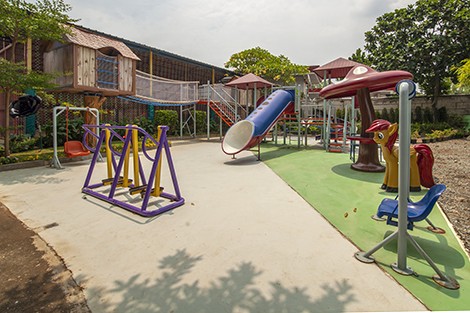 KDF Simprug. - Outdoor Playground